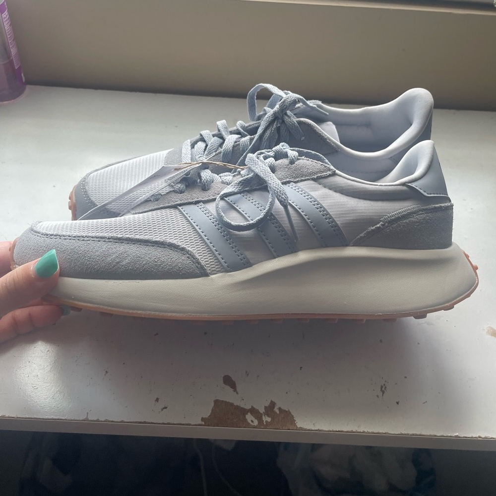 NWT Adidas Run 70s